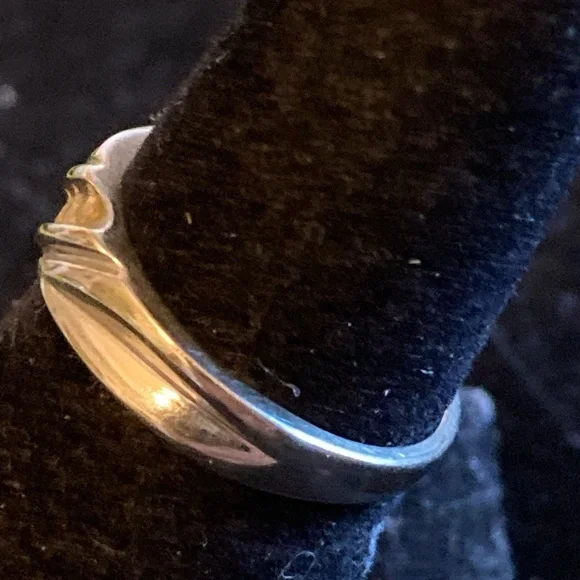10 karat Men’s white gold wedding band